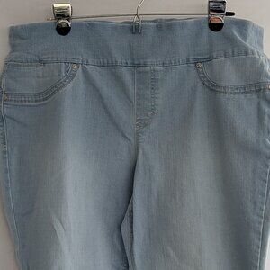 1032 – Style & Co Pull On Capri Light Blue XL $13